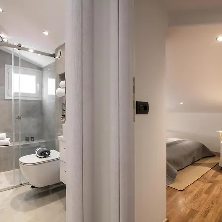 Minimal Loft With Sea View Over Harbor! Lägenhet