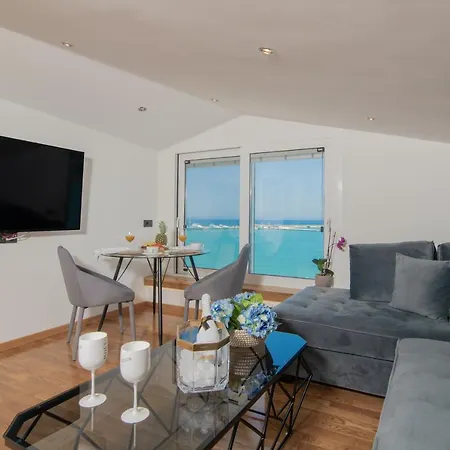 Minimal Loft With Sea View Over Harbor! *