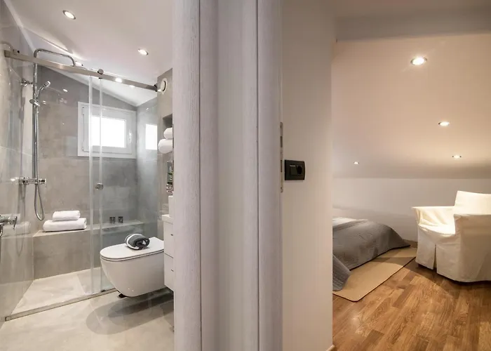 Minimal Loft With Sea View Over Harbor! Apartment