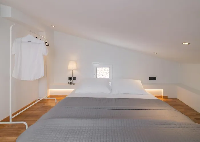 Apartment Minimal Loft With Sea View Over Harbor!