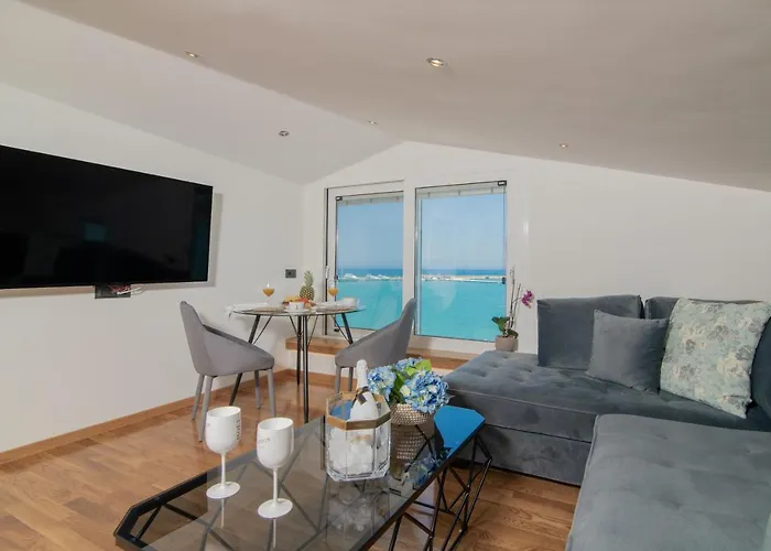 Minimal Loft With Sea View Over Harbor! *