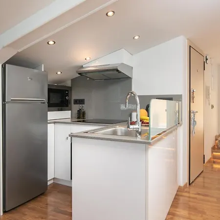 Minimal Loft With Sea View Over Harbor! Apartamento