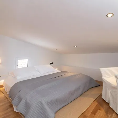 Minimal Loft With Sea View Over Harbor! Zakintos